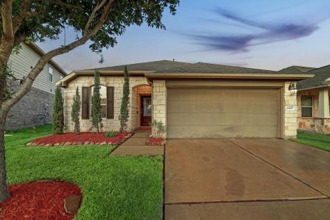 2407 Brown Maple Drive Fresno TX 77545