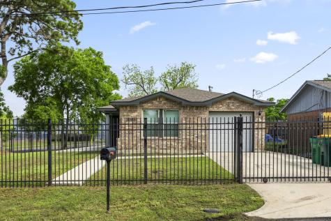 808 W Cleveland Street Baytown TX 77520