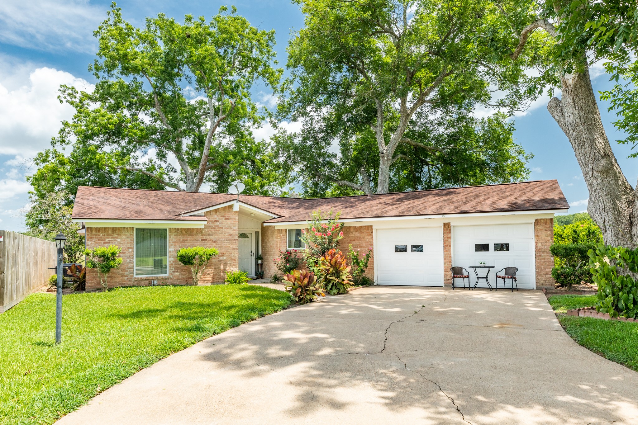 438 Wellshire Drive West Columbia TX 77486
