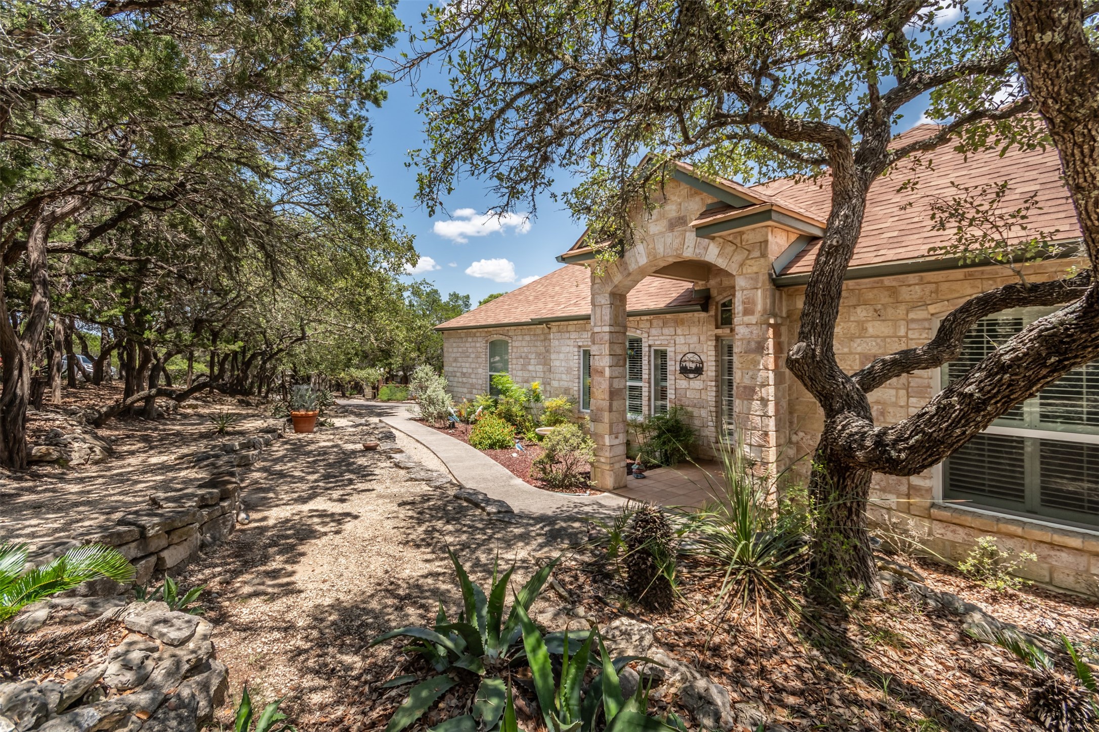 1006 Lakepark Drive Lakehills TX 78063