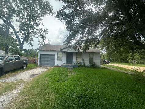 507 N Magnolia Street Highlands TX 77562
