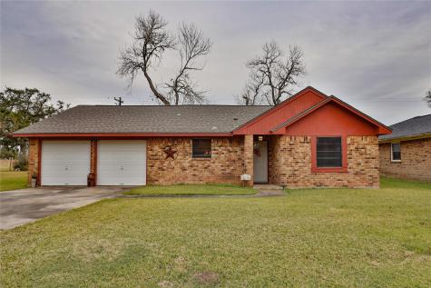 235 Lakewood Drive Clute TX 77531