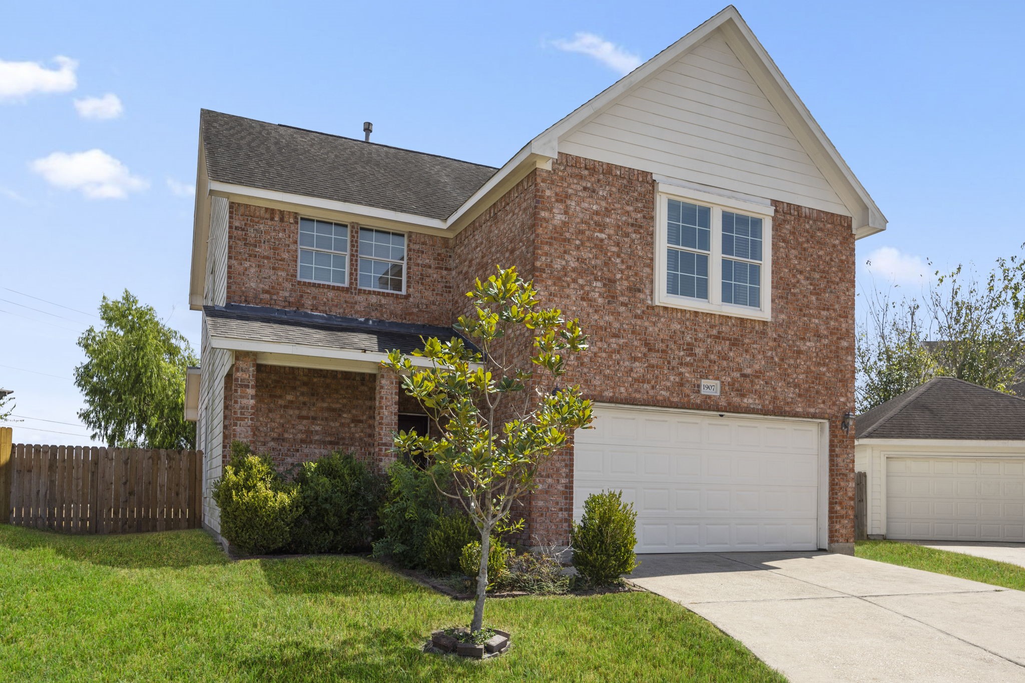 1907 Oak Hollow Court Missouri City TX 77489