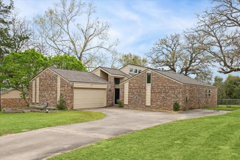 219 Briarwood Drive Bellville TX 77418