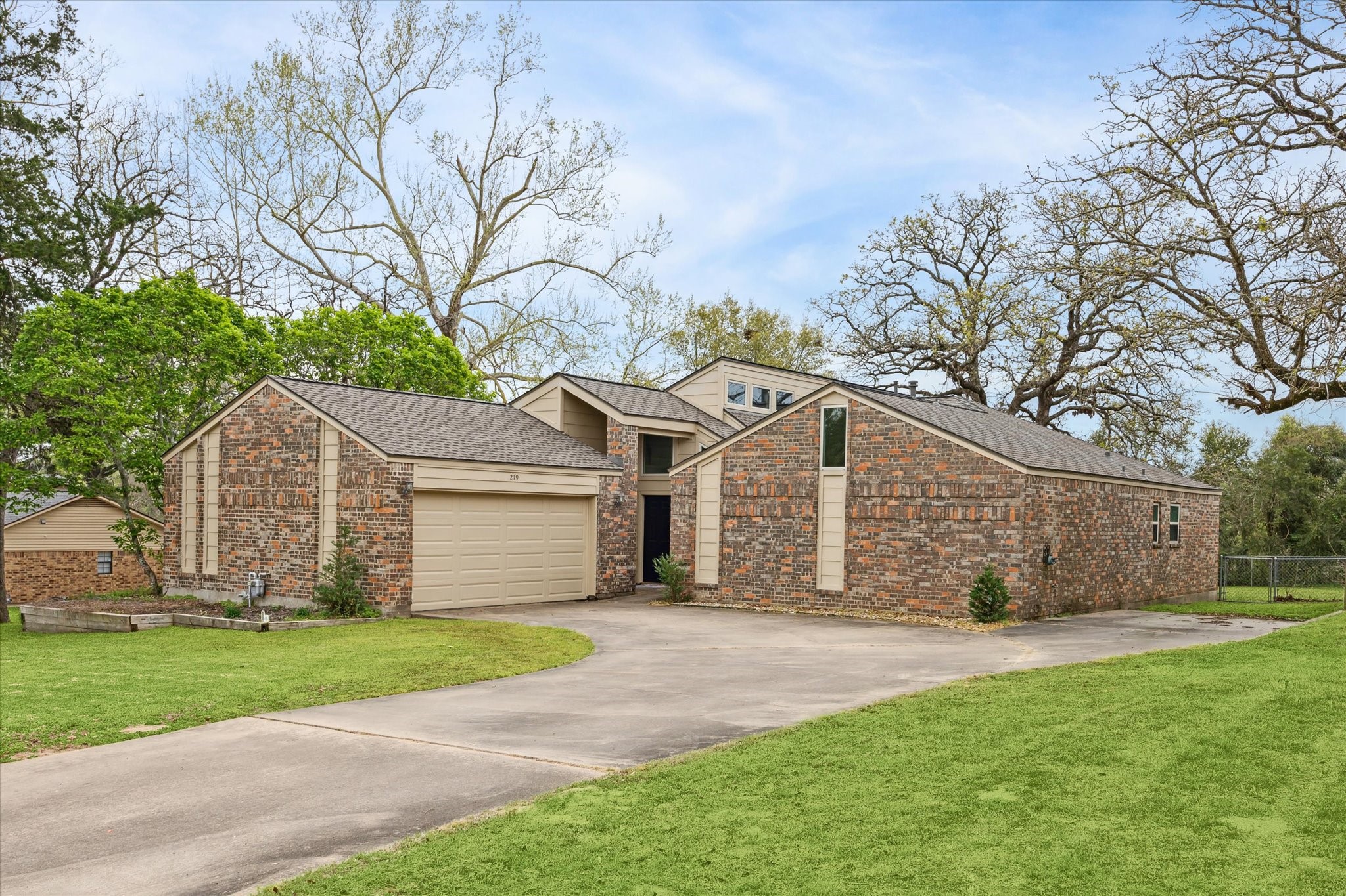 219 Briarwood Drive Bellville TX 77418