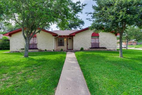 102 Hickory Street Lake Jackson TX 77566