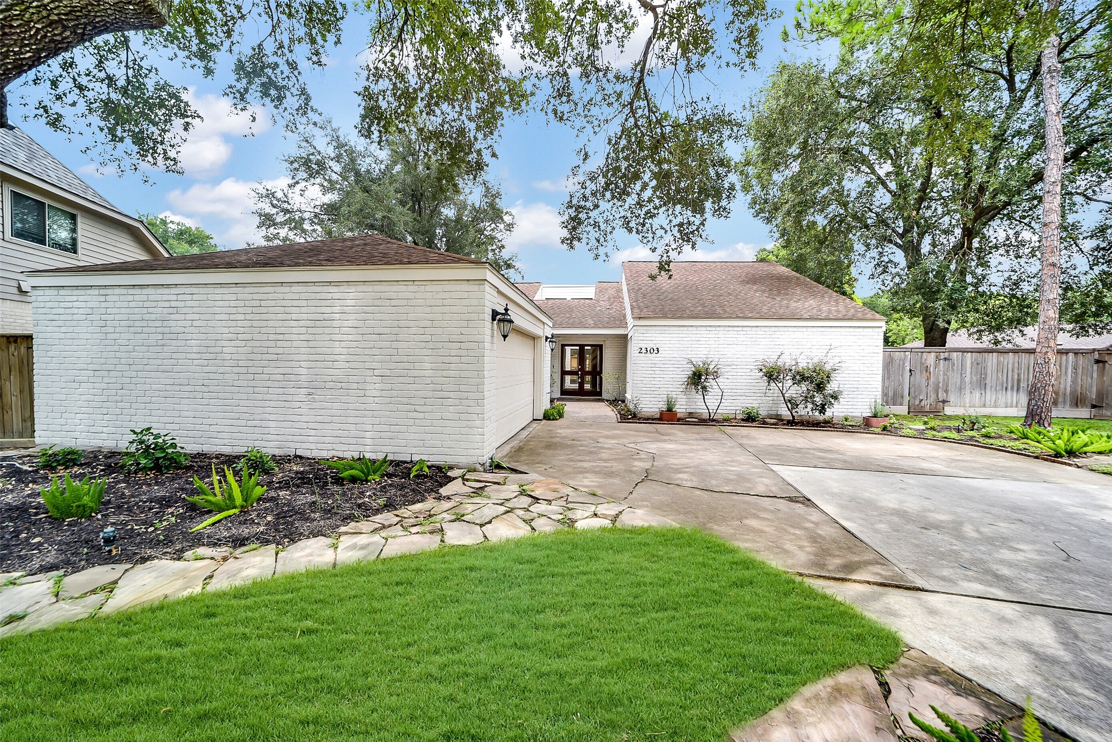 2303 Willow Lake Drive Houston TX 77077