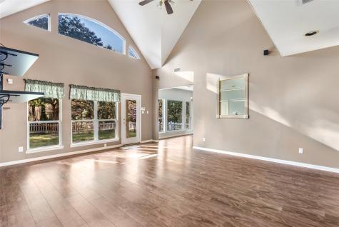 123 Burwell Road Highlands TX 77562