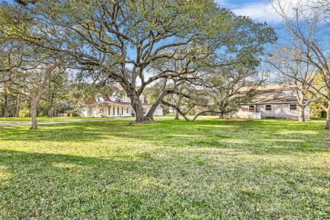 123 Burwell Road Highlands TX 77562