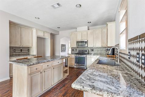 123 Burwell Road Highlands TX 77562