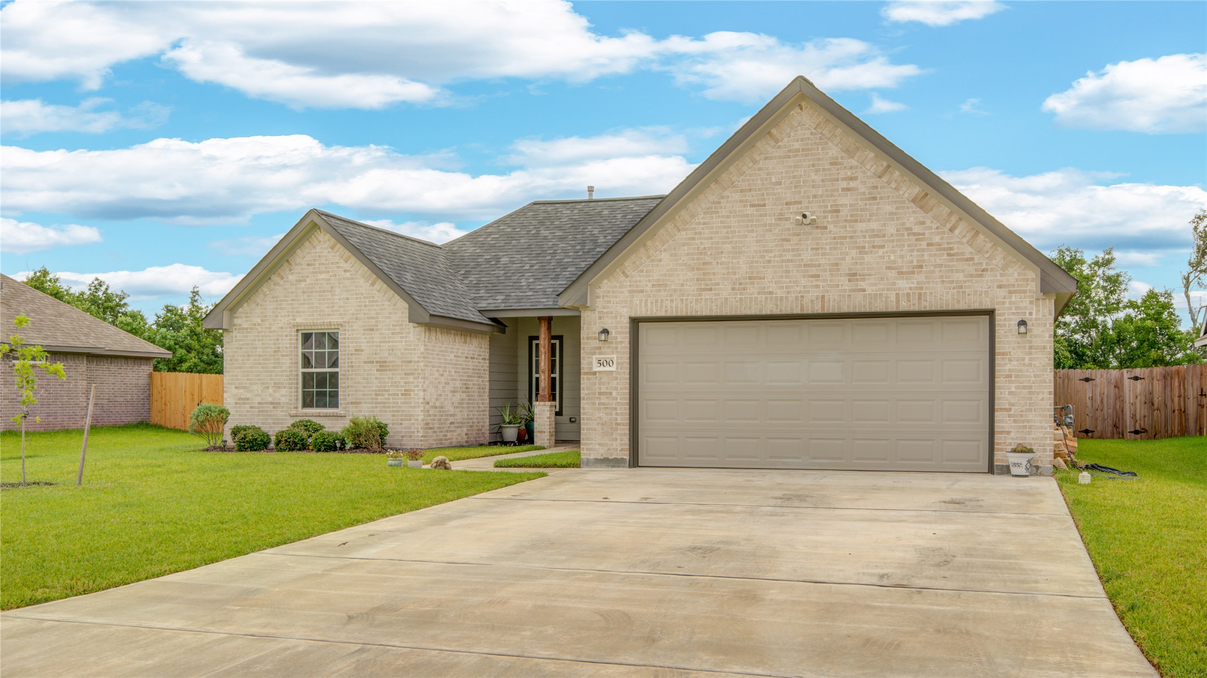 500 Yorktown Avenue Clute TX 77531