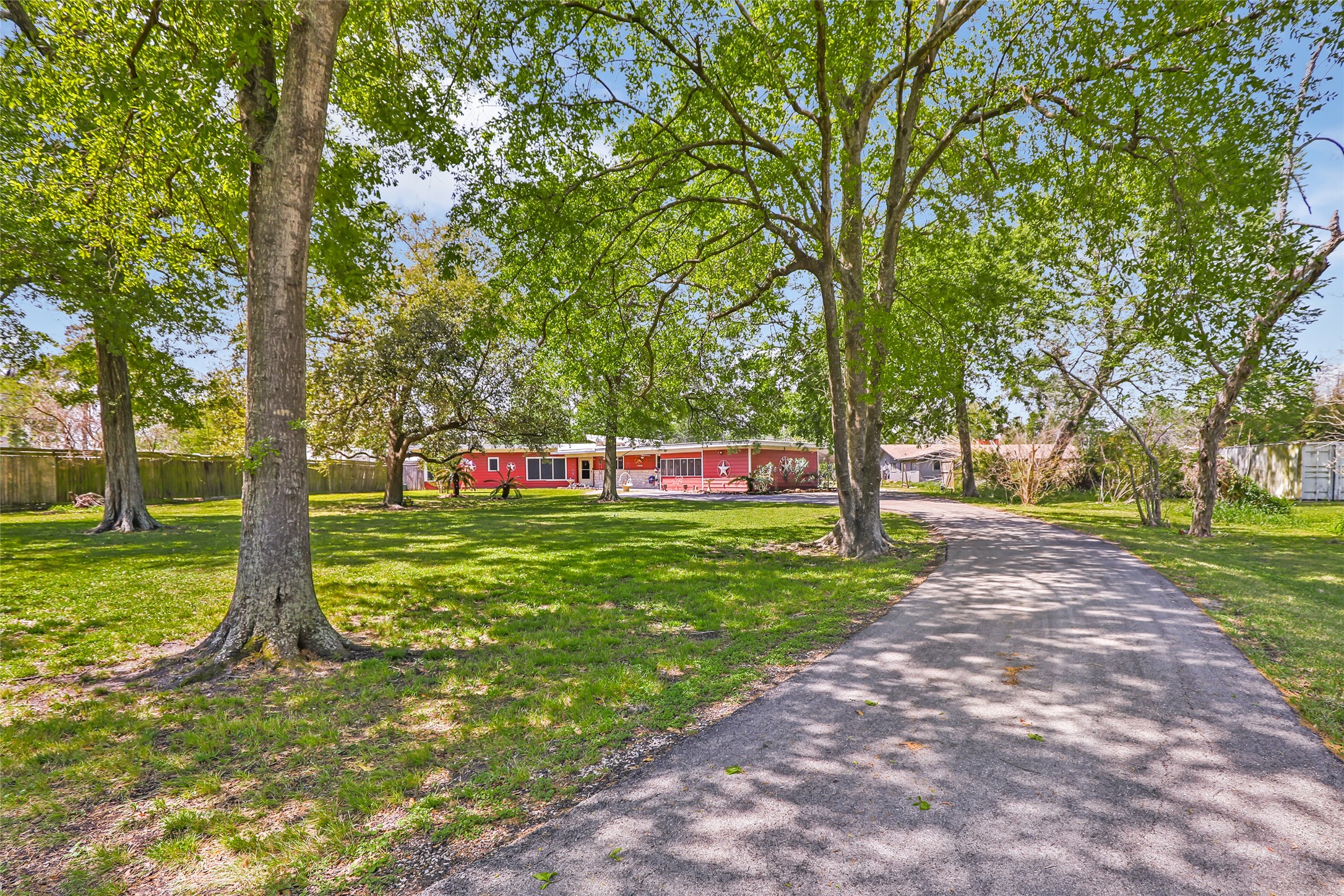 1112 S Main Street Highlands TX 77562