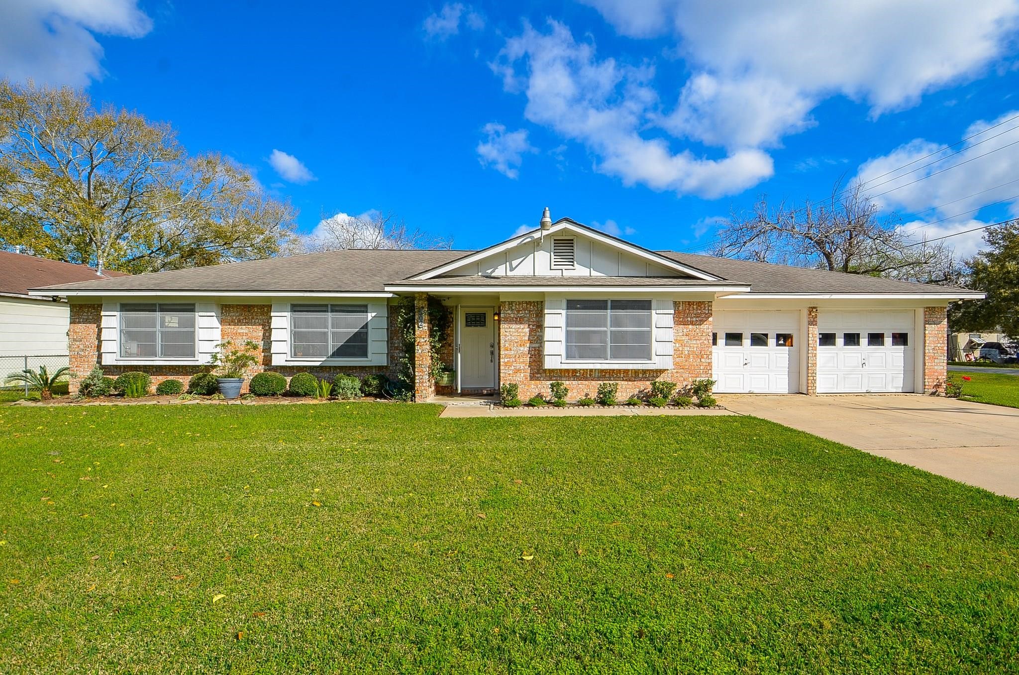 502 Elm Street El Campo TX 77437