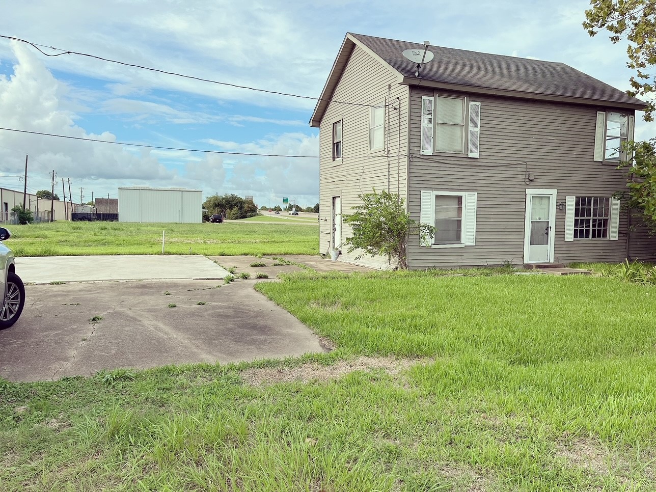 301 N 10th Street La Porte TX 77571