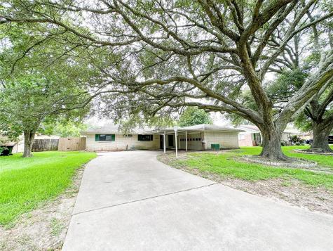 1704 Raintree Street Baytown TX 77520