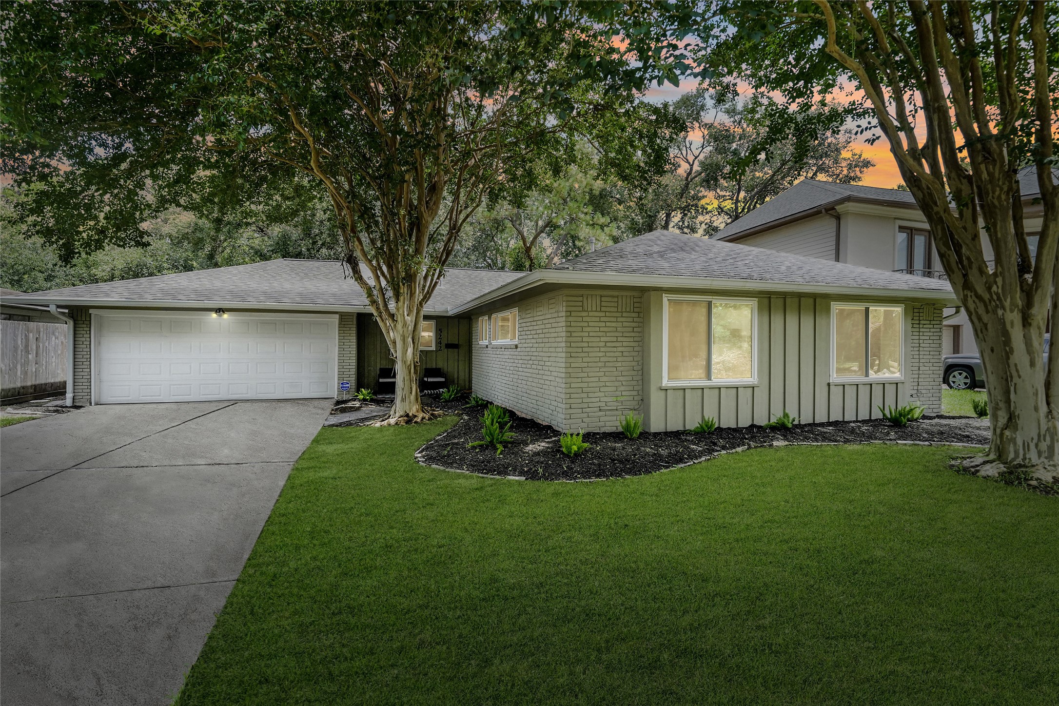 5242 Creekbend Drive Houston TX 77096