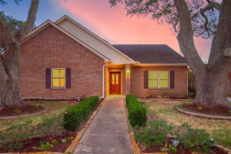 1614 Crestmont Street Wharton TX 77488