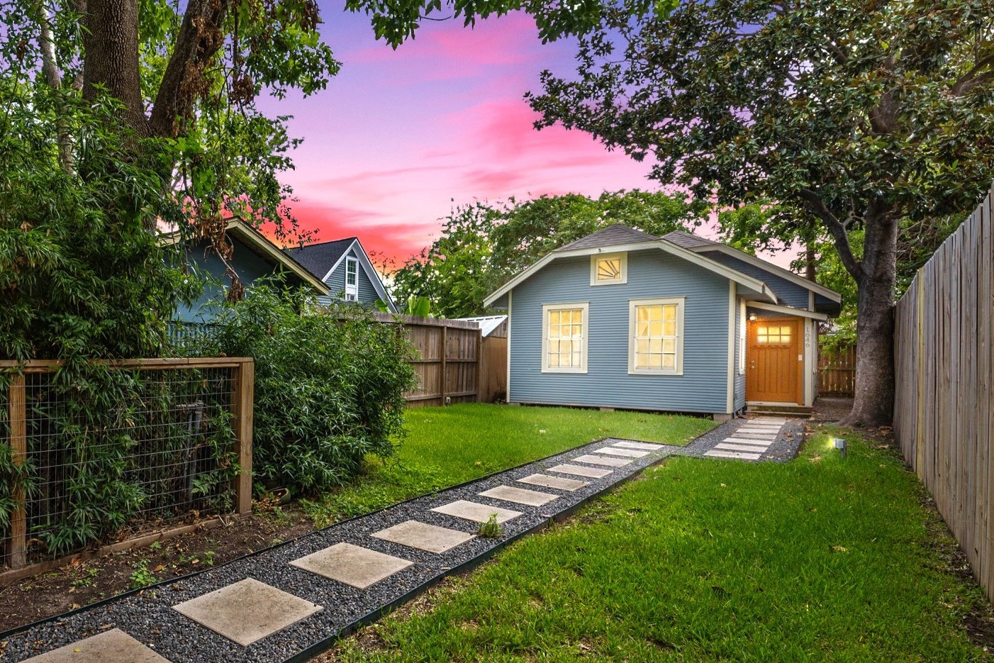 1646 Arlington Street Houston TX 77008