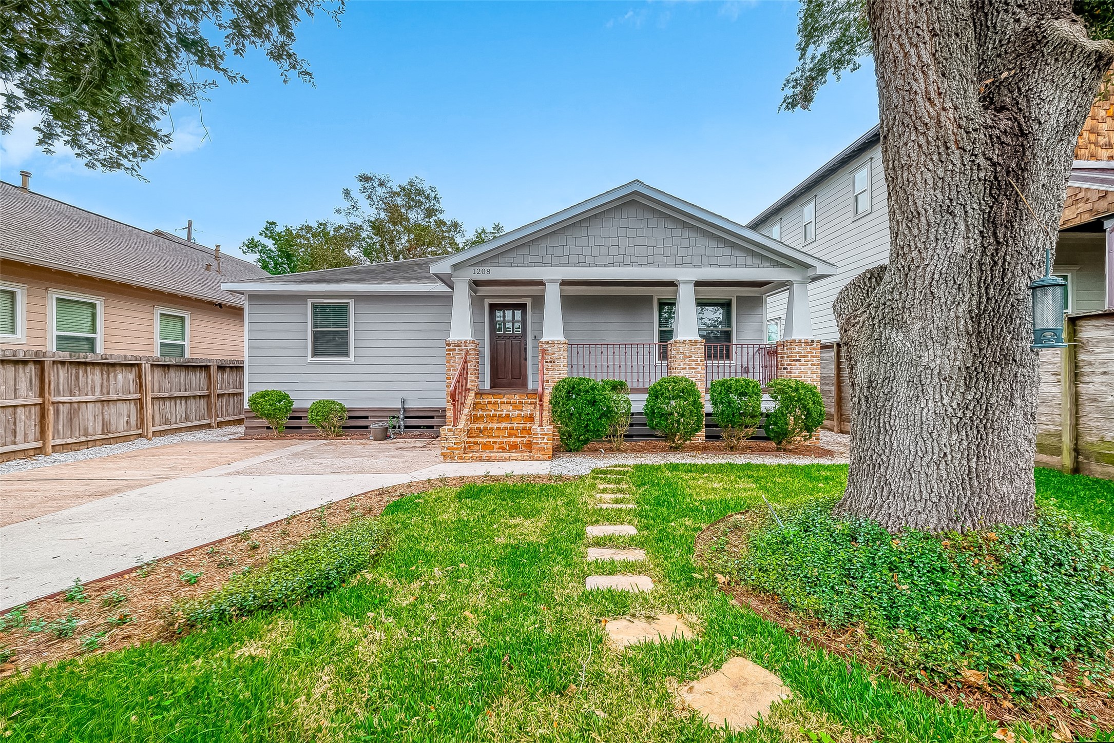 1208 Walton Street Houston TX 77009