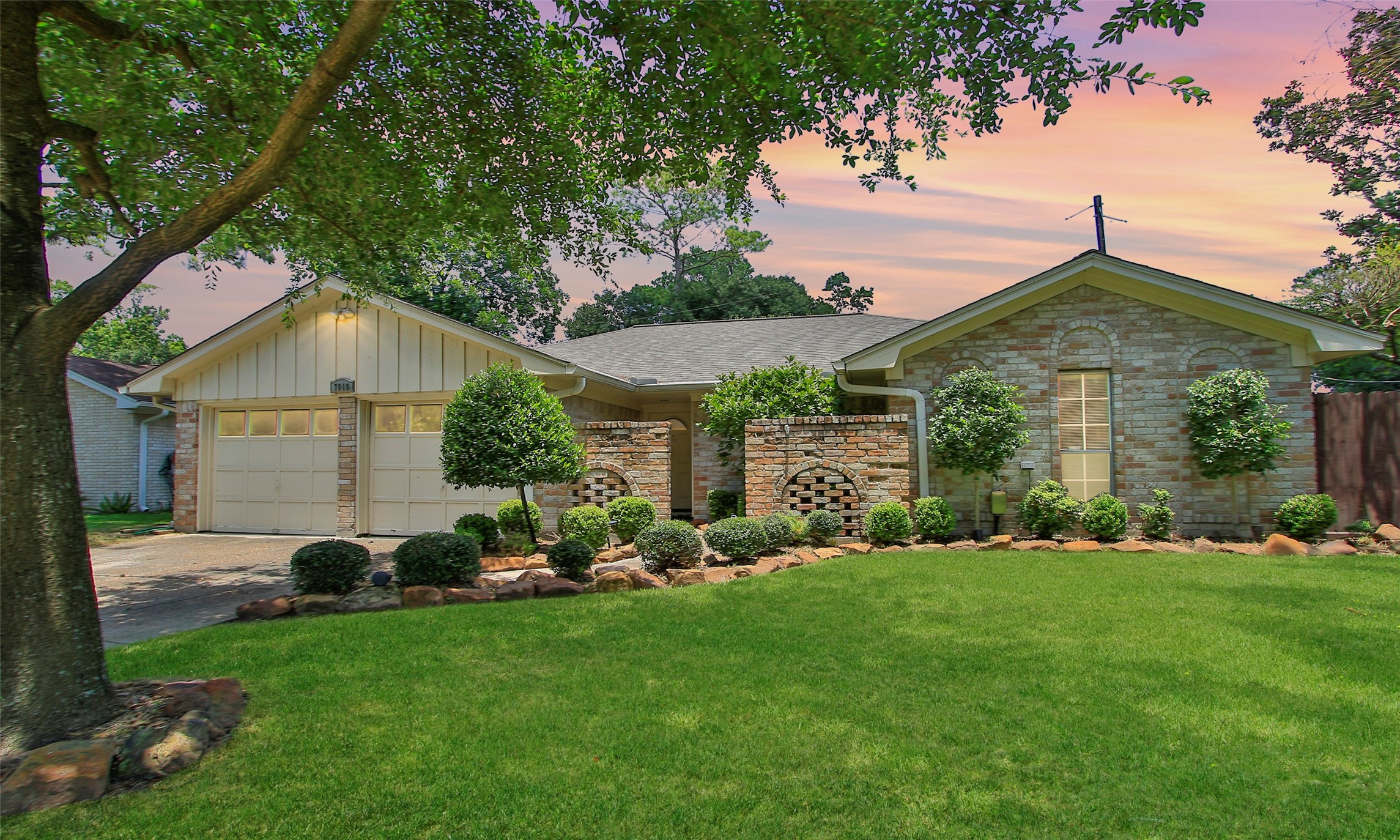 7010 Pine Grove Drive Houston TX 77092