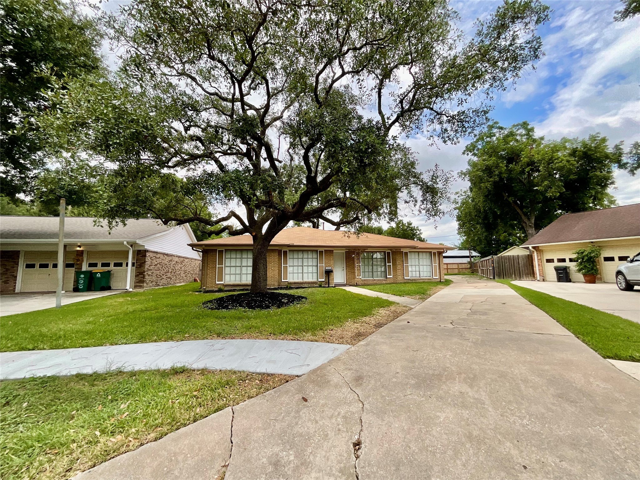 1008 Dusky Rose Lane Pasadena TX 77502