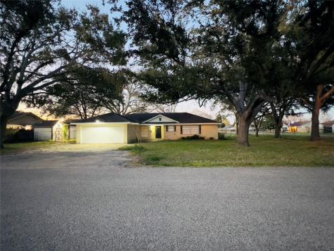 419 E Dumble Street Alvin TX 77511