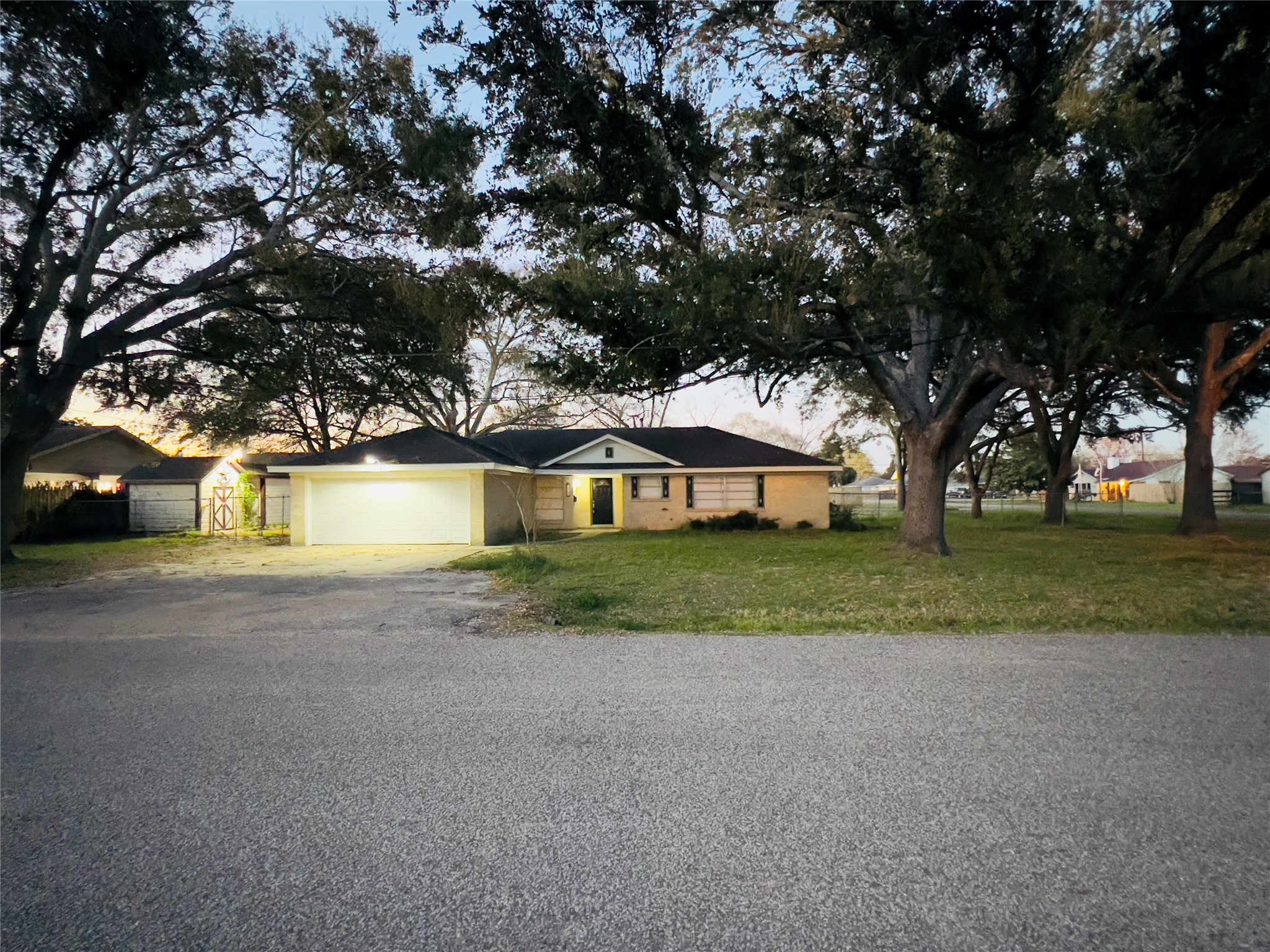 419 E Dumble Street Alvin TX 77511
