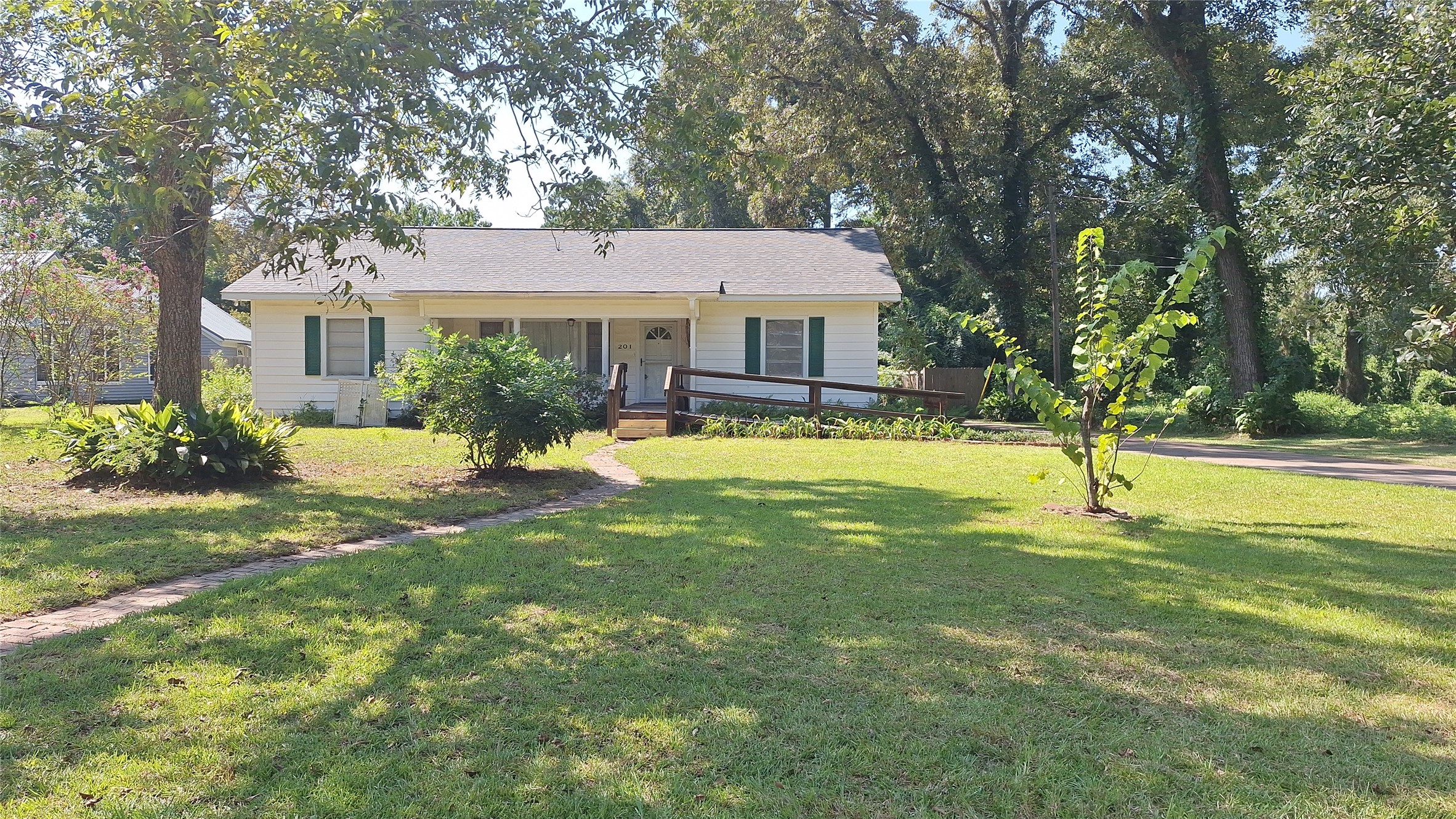 201 S Marsh Drive Livingston TX 77351