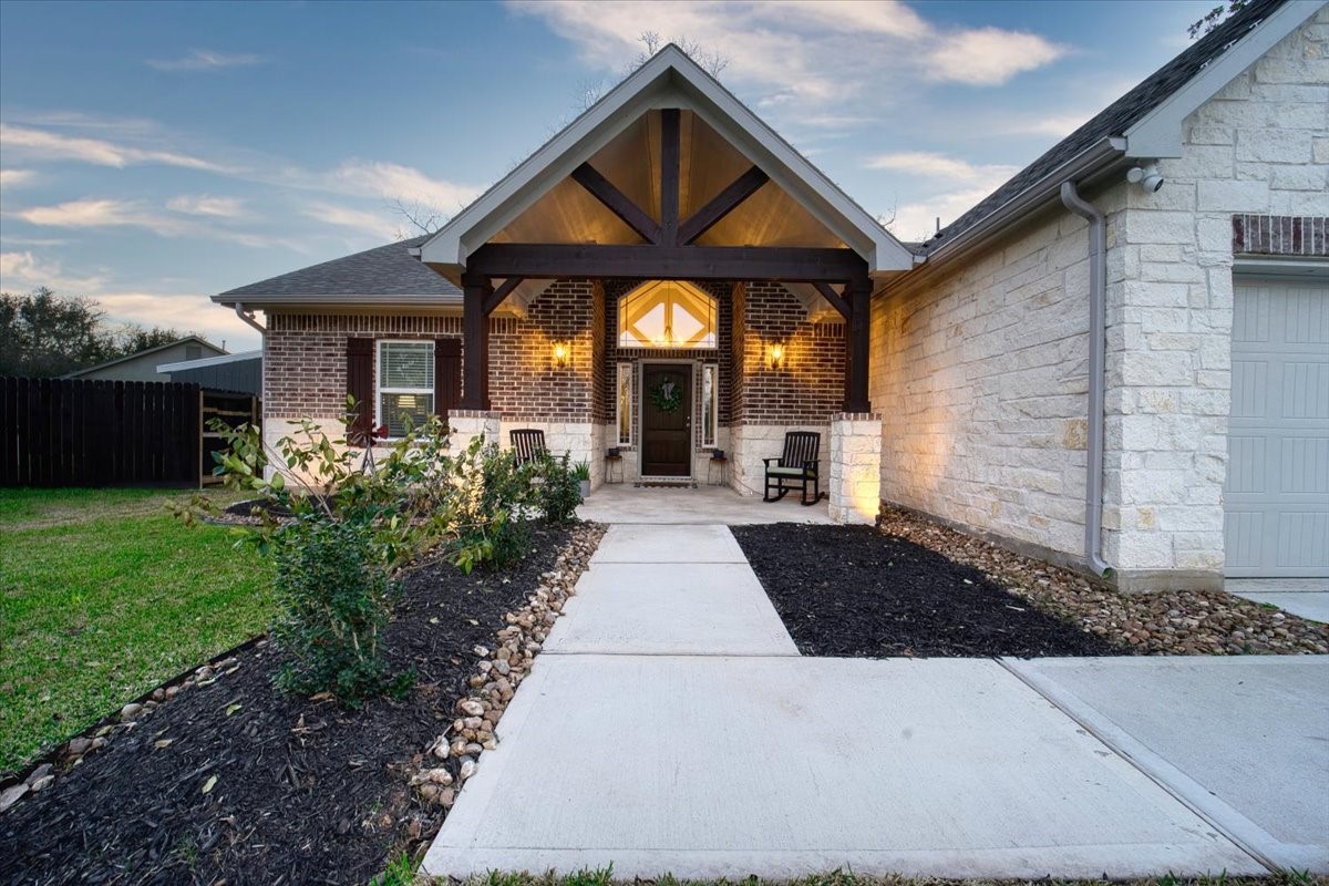 2406 Ridgewood Drive West Columbia TX 77486