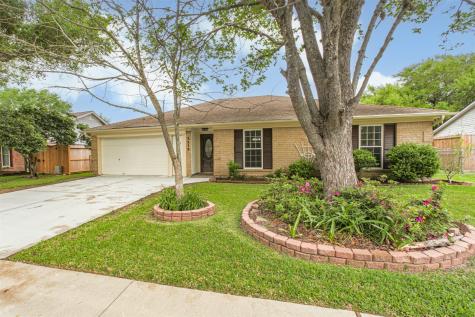 2512 Elm Hollow Street Pearland TX 77581