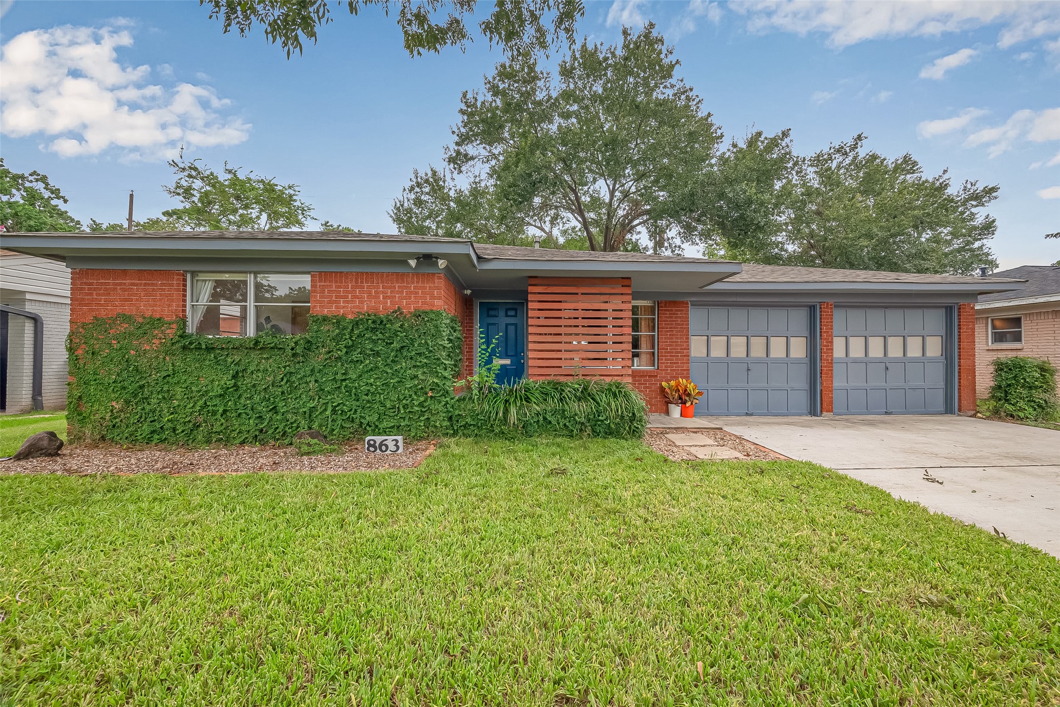 863 Sara Rose Street Houston TX 77018