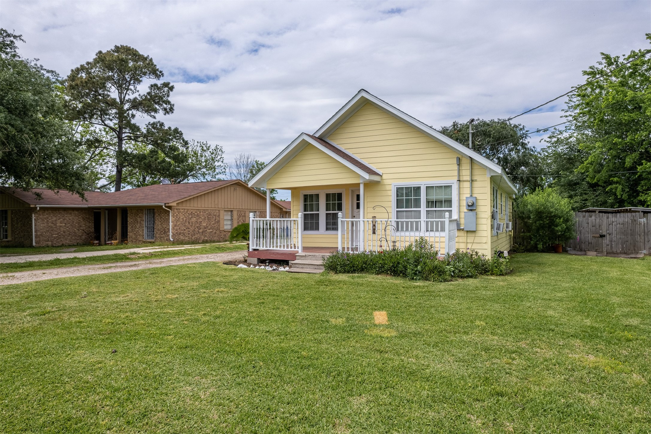 1610 Jones Road Highlands TX 77562