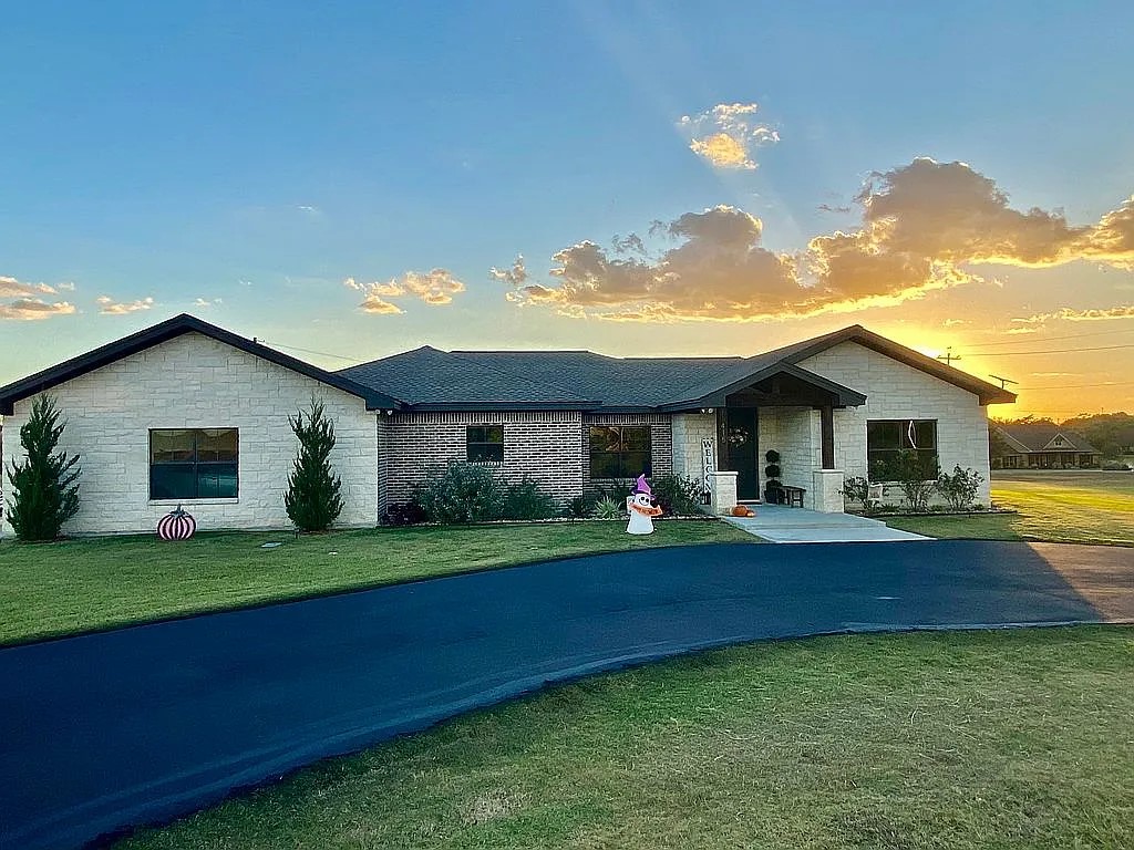 415 Juniper Trail Yoakum TX 77995