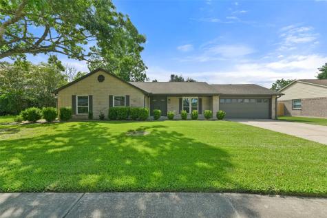 1301 Oak Hollow Drive Friendswood TX 77546