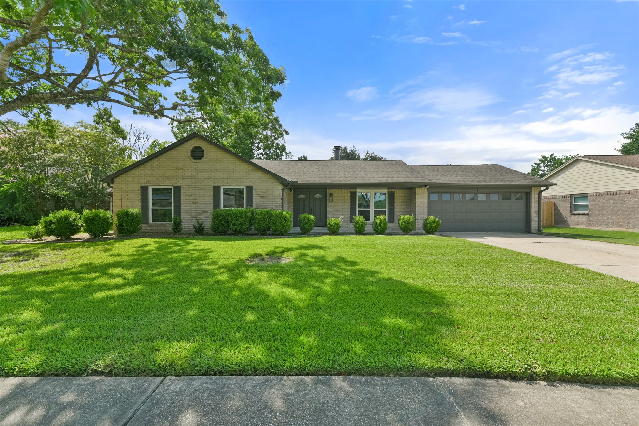 1301 Oak Hollow Drive Friendswood TX 77546