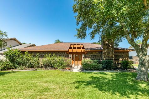 402 Daffodil Street Lake Jackson TX 77566