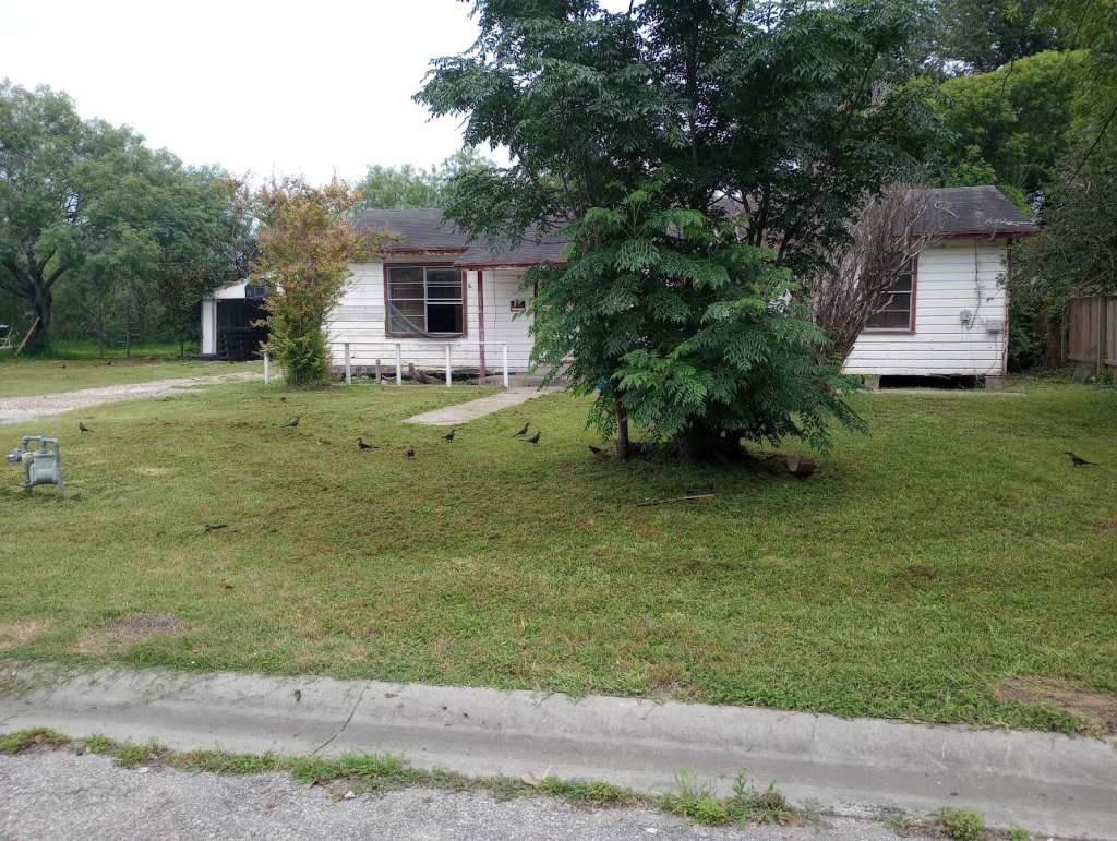 709 Avenue F Sinton TX 78387