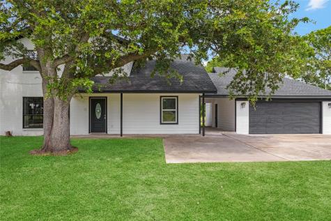 154 Creekwood Drive Freeport TX 77541