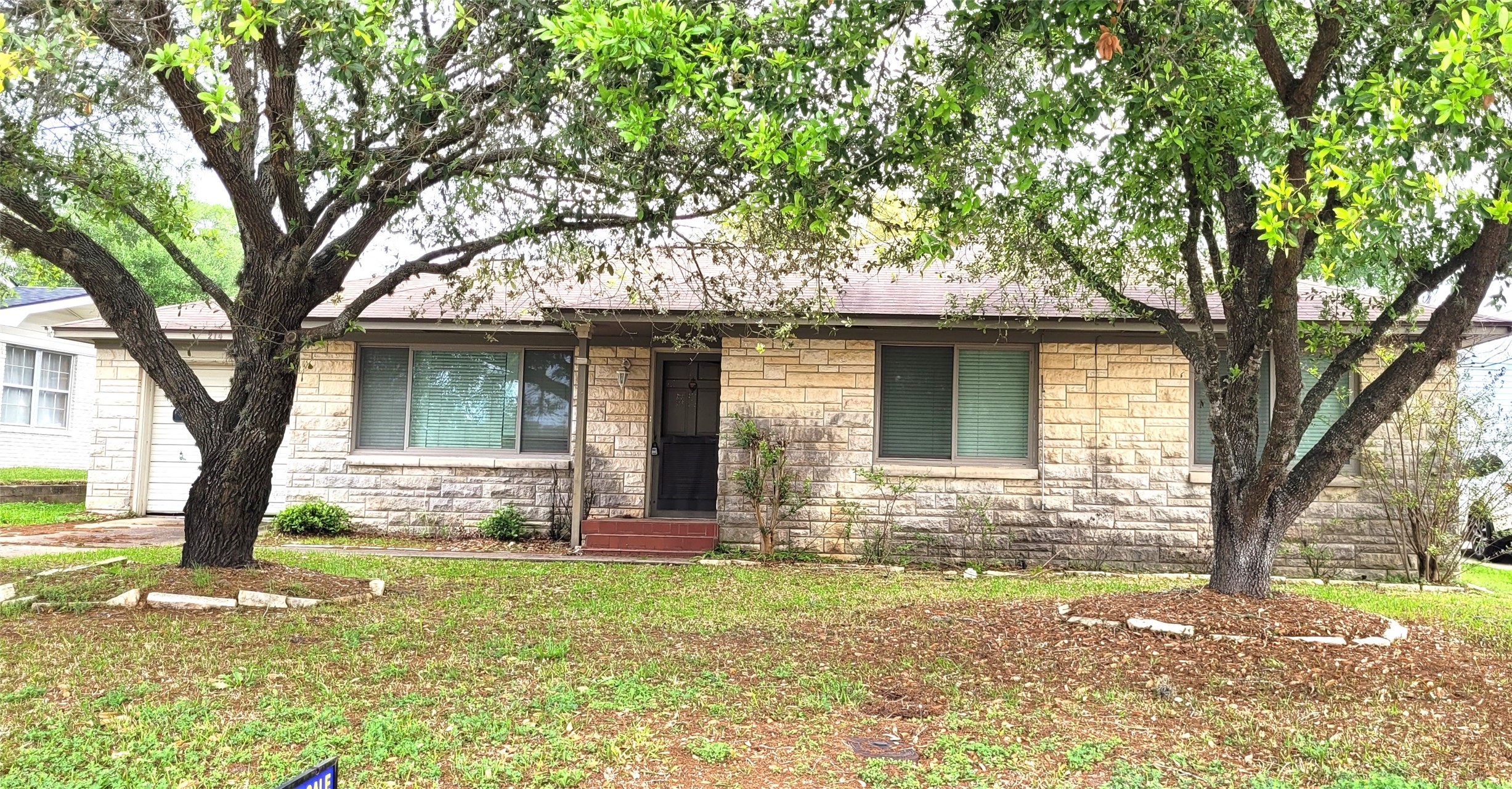 214 E Obryant Street Bellville TX 77418