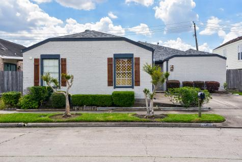 11430 Woodknoll Lane Houston TX 77071