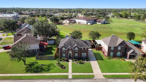 2108 N Mission Circle Friendswood TX 77546