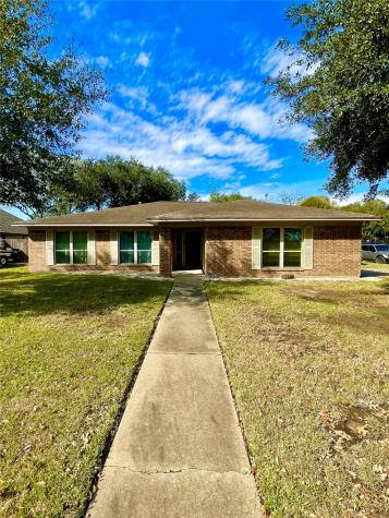 902 Buttercup Drive Edna TX 77957