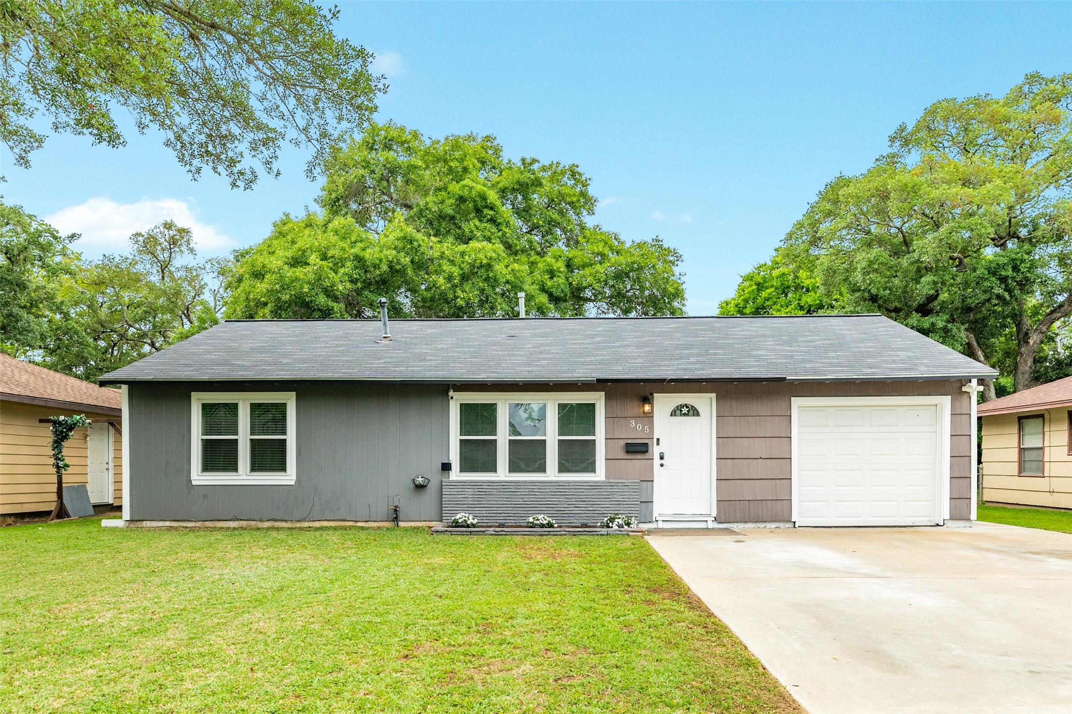 305 Caladium Street Lake Jackson TX 77566