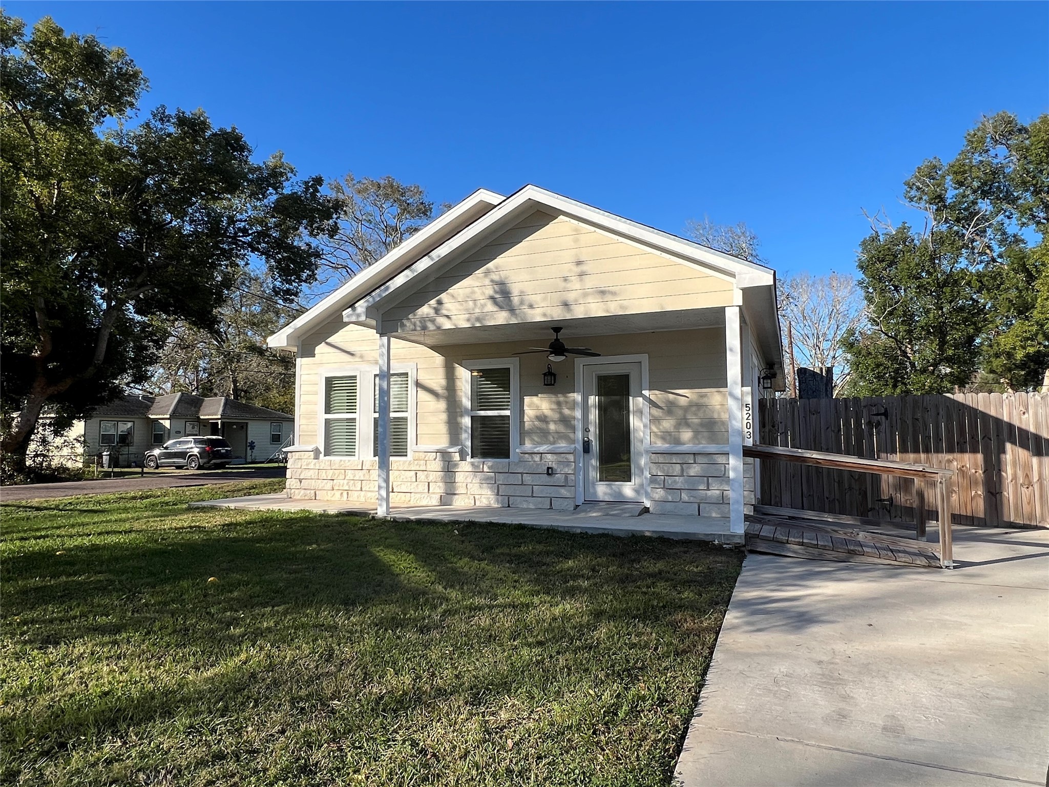 5203 Avenue L Santa Fe TX 77510