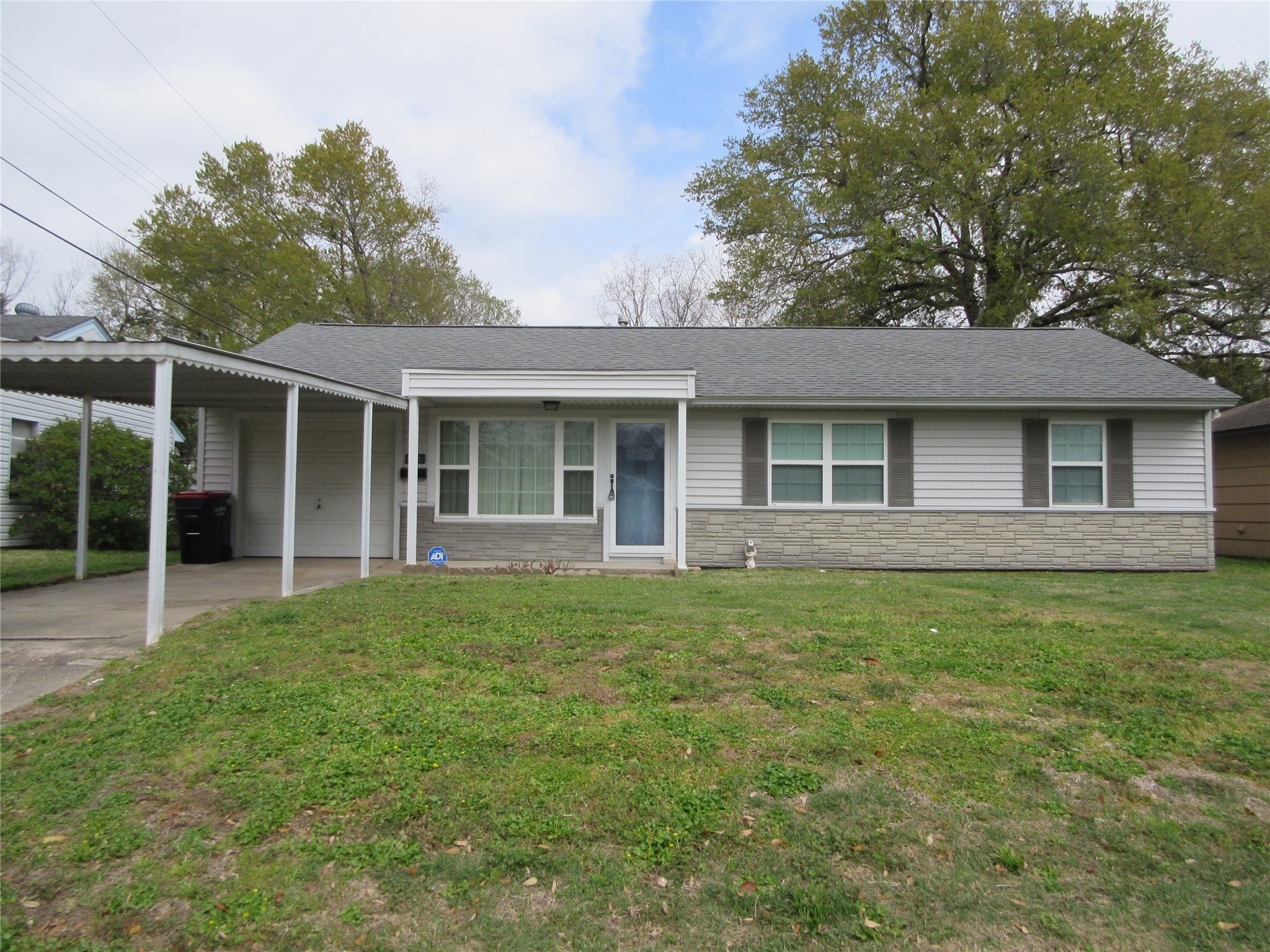 406 Briarwood Drive Baytown TX 77520