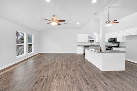 102 S Lobit Street La Porte TX 77571