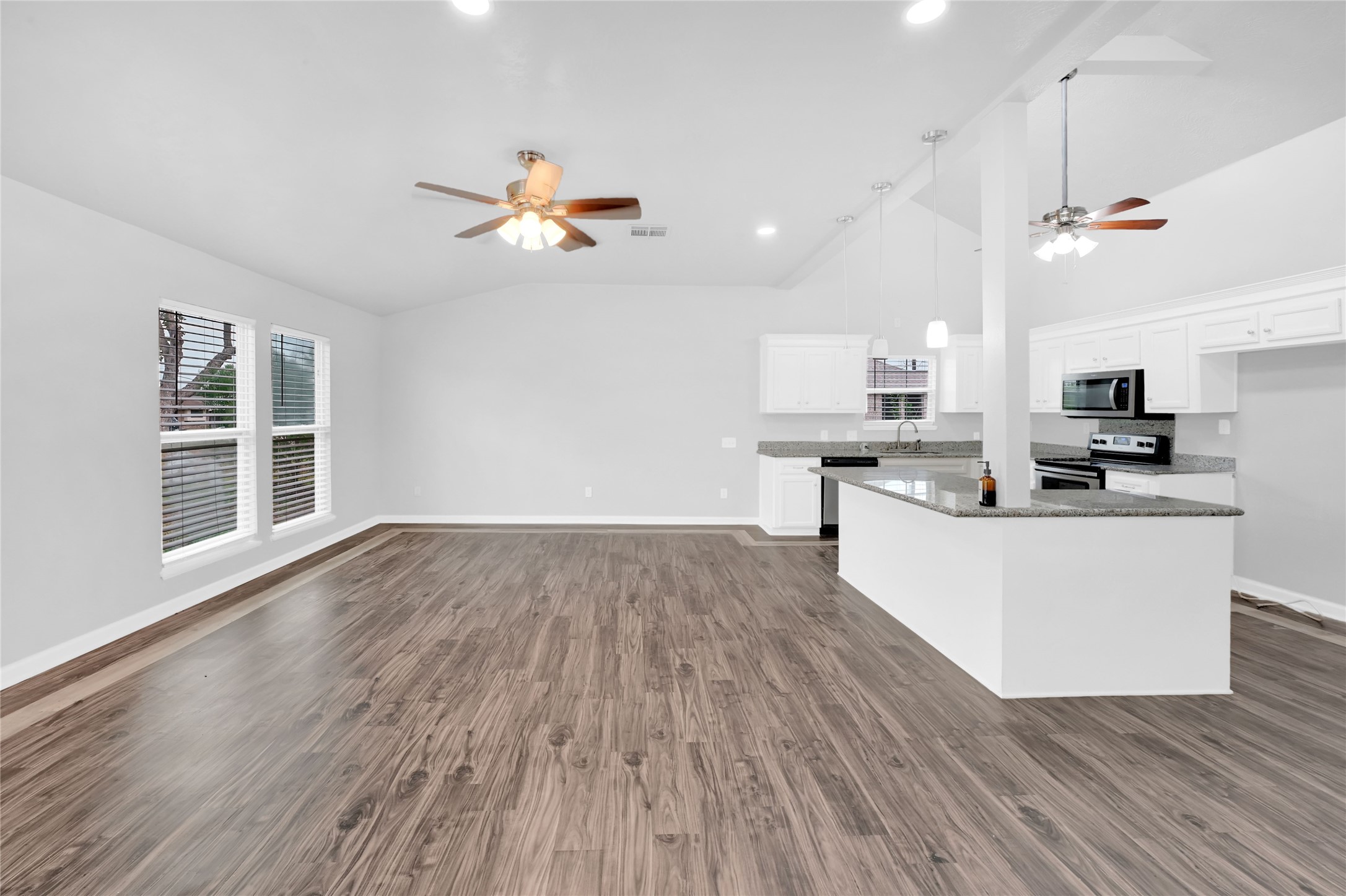102 S Lobit Street La Porte TX 77571
