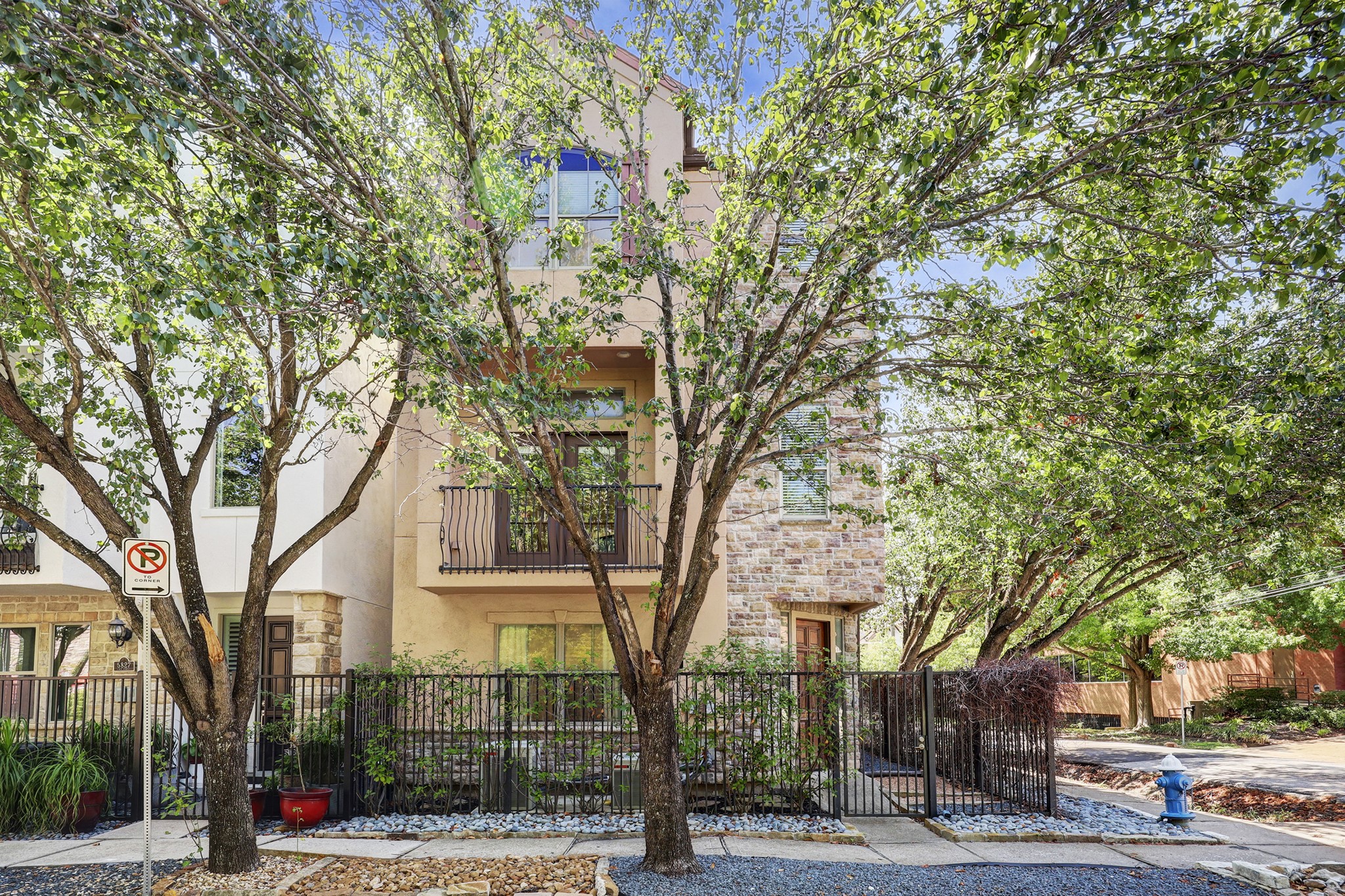 5831 Lacy Street Houston TX 77007