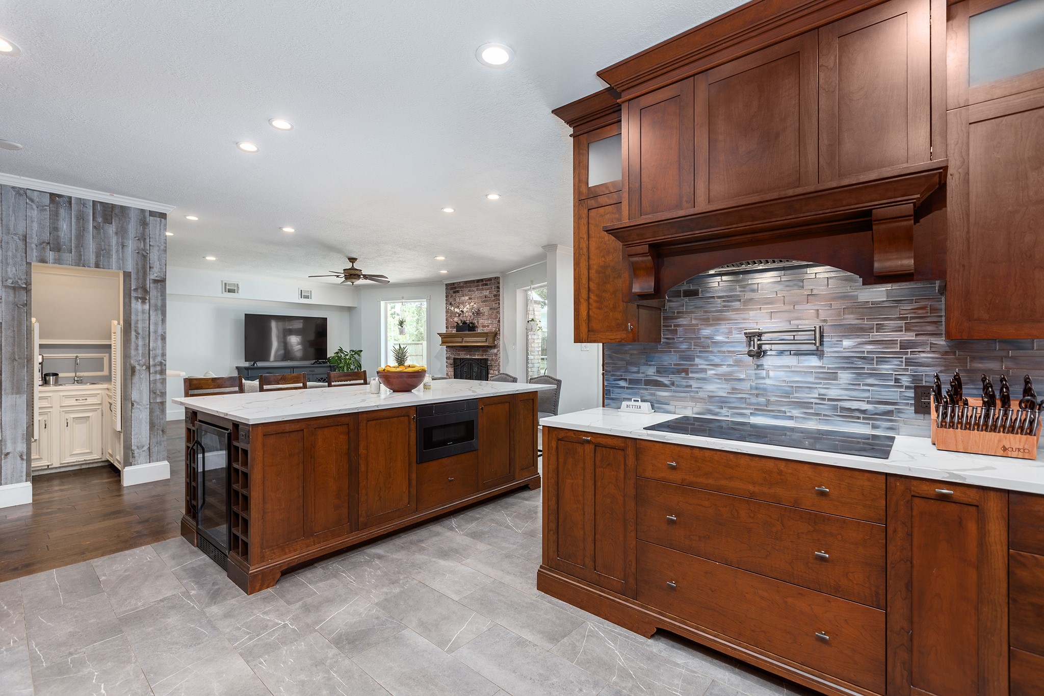 2202 Sunshine Point Drive Kingwood TX 77345