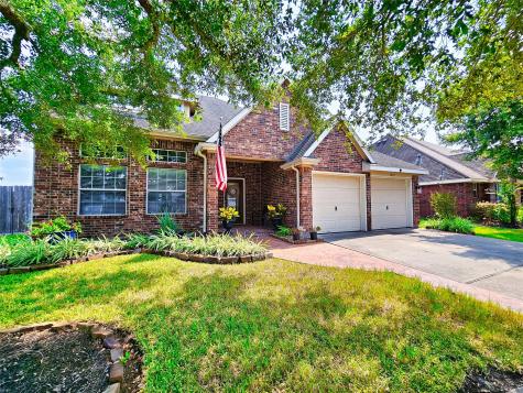 1821 Majestic Oak Drive Pearland TX 77581
